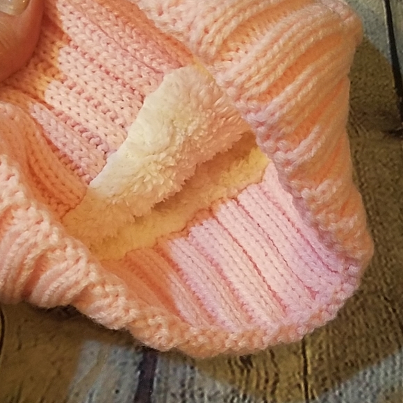 💥💥SALE💥💥New Light Pink Beanie with Pom Pom - Picture 3 of 3